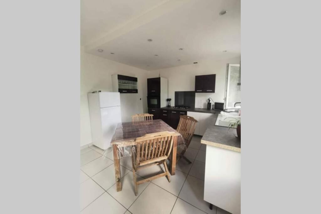 Maison Centre De Bellegarde Avec Jardin Et Terrasse Equipee D'Un Salon De Jardin Et D'Un Barbecue Cuisine Equipee 3 Chambres Avec 2 Lits Double 140X190 Et 2 Lits Simple Chauffage Poele A Granules Parking Gratuit Devant La Maison Bellegarde-du-Loiret Eksteriør bilde